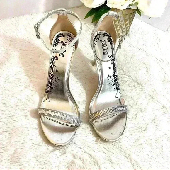 Brash Silver Open Toe Lattice Heeled Sandals - Picture 4 of 16